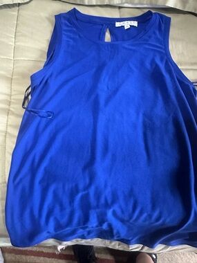 5 piece women’s tops bundle – size M and large